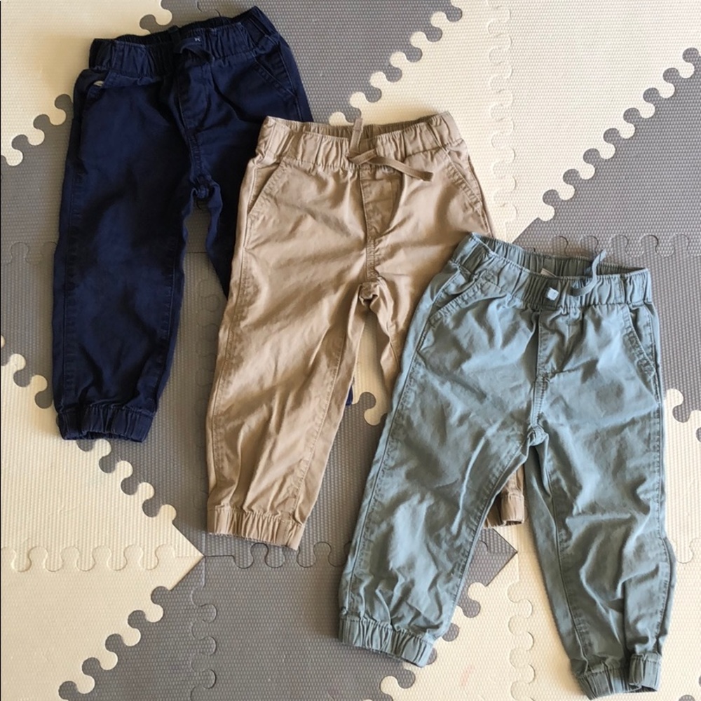 3 pairs of Gap Toddler Pull-On Canvas Joggers, 2T